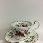 Tazza da colazione Flower Of The Month di Royal Albert