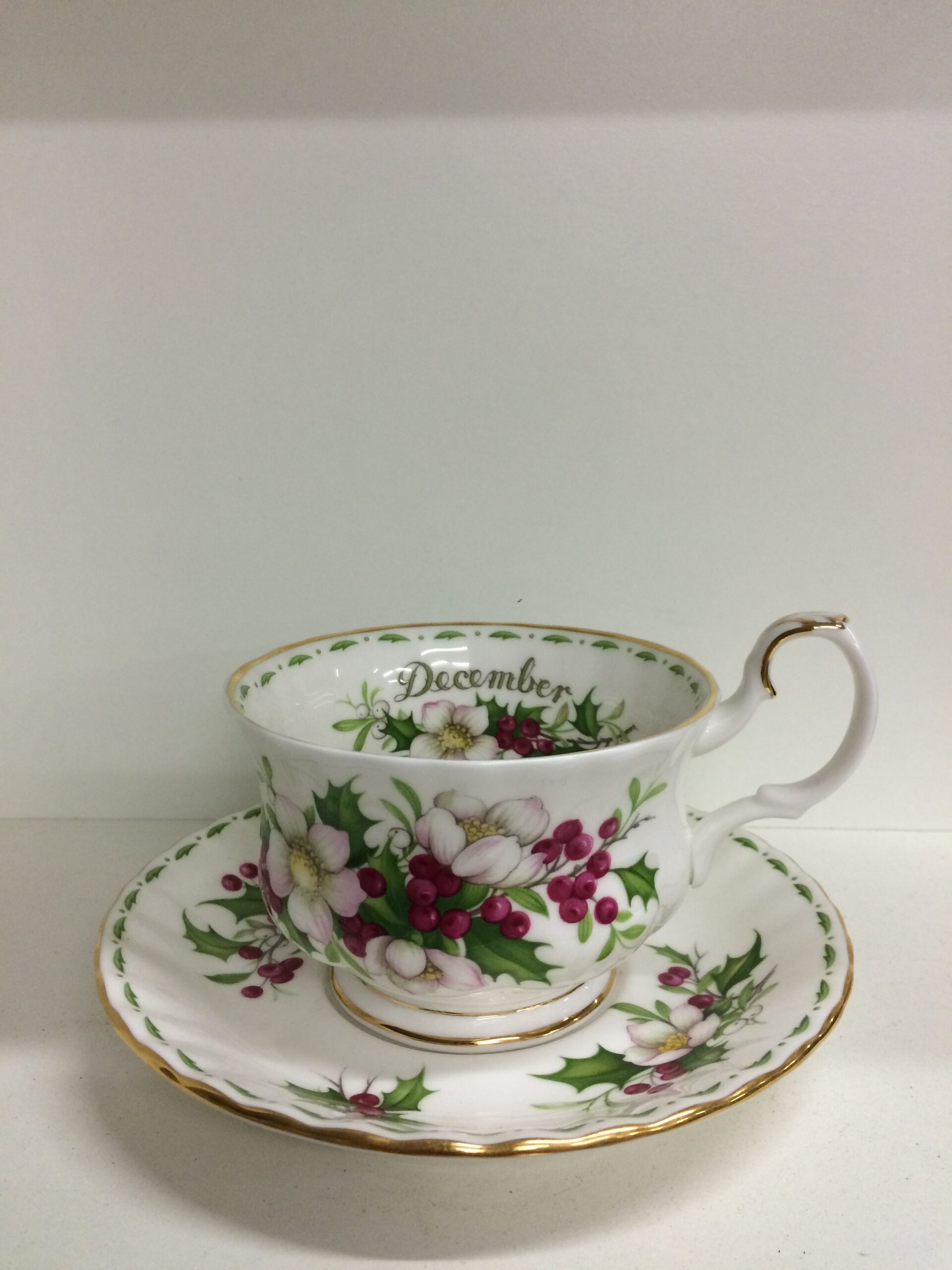 Tazza da colazione Flower Of The Month di Royal Albert