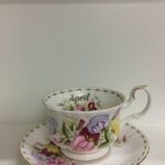 Tazza da colazione Flower Of The Month di Royal Albert