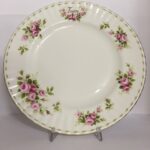 Piatto Piano Giugno Flower Of The Month di Royal Albert