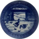 PREZZO SPECIALE: Piatto In the old farmyard 1969 Royal Copenhagen
